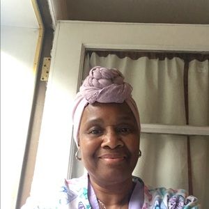 Meet your Posher, Lorraina